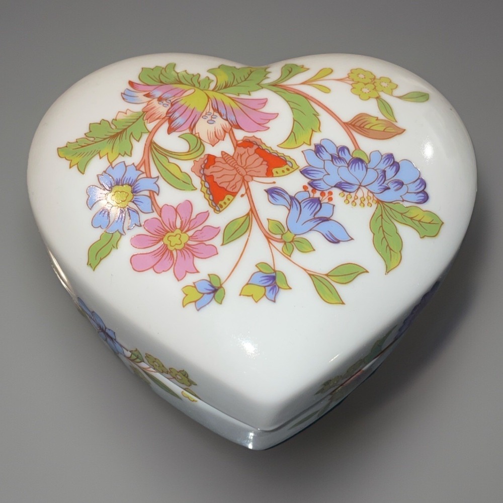 COUNTRY BUTTERFLY PORCELAIN HEART SHAPED TRINKET BOX‎ KOREA CLEAN  4" X 2.5" VGC